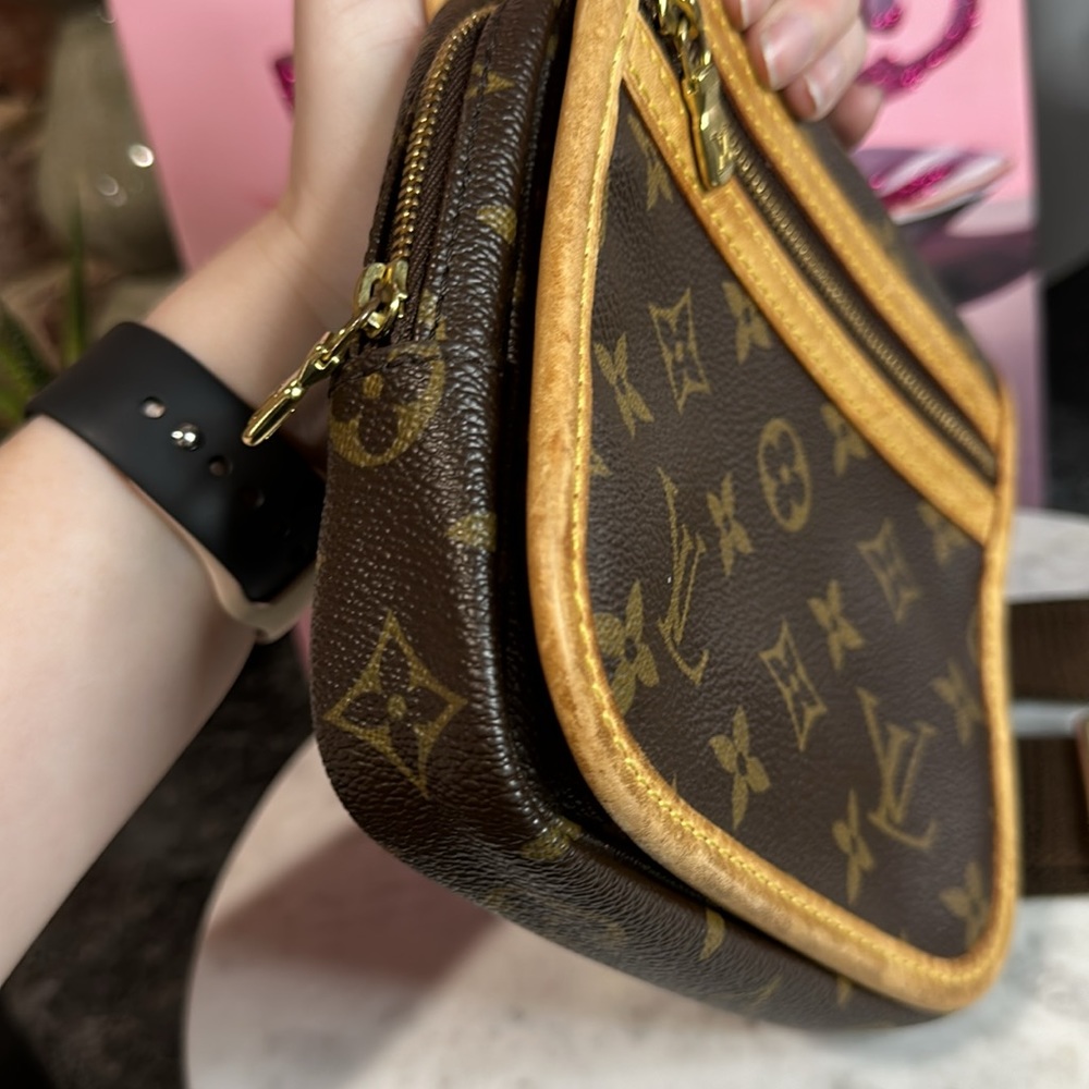 Louis Vuitton Bosphore Bum Bag - Picture 17 of 17